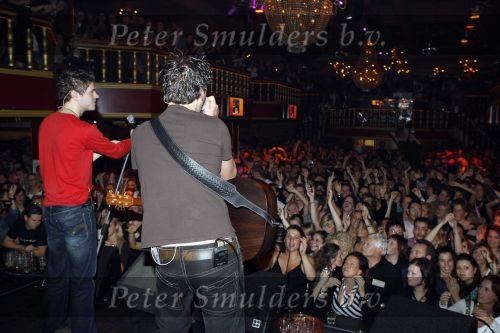 Uitgeest 17 januari 2007
Nick en Simon met de zus van Jan Smit bij feest Henk Geelin Bobs saloon