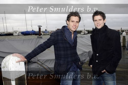 Volendam 18 januari 2007
Nick en Simon tijdens storm op de dijk in volendam.