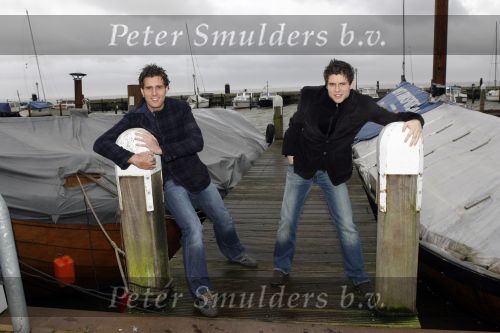 Volendam 18 januari 2007
Nick en Simon tijdens storm op de dijk in volendam.
