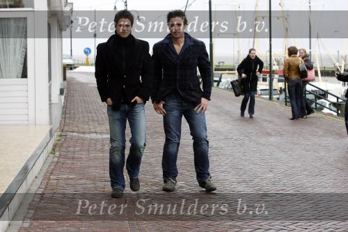 Volendam 18 januari 2007
Nick en Simon tijdens storm op de dijk in volendam.