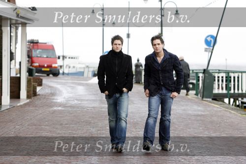 Volendam 18 januari 2007
Nick en Simon tijdens storm op de dijk in volendam.