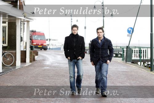 Volendam 18 januari 2007
Nick en Simon tijdens storm op de dijk in volendam.