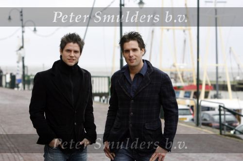 Volendam 18 januari 2007
Nick en Simon tijdens storm op de dijk in volendam.