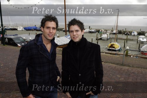Volendam 18 januari 2007
Nick en Simon tijdens storm op de dijk in volendam.