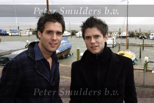 Volendam 18 januari 2007
Nick en Simon tijdens storm op de dijk in volendam.