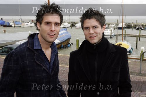 Volendam 18 januari 2007
Nick en Simon tijdens storm op de dijk in volendam.