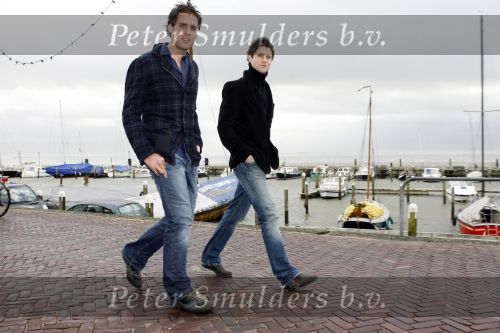 Volendam 18 januari 2007
Nick en Simon tijdens storm op de dijk in volendam.