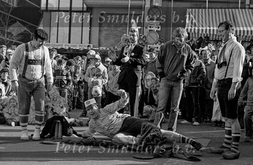 Eindhoven, 1986 Carnaval
Wedstrijd tussen de teams van PSV en EVV Eindhoven op het stationskwartier