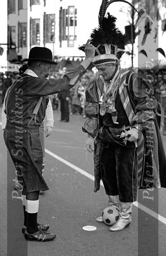Eindhoven, 1986 Carnaval
Wedstrijd tussen de teams van PSV en EVV Eindhoven op het stationskwartier