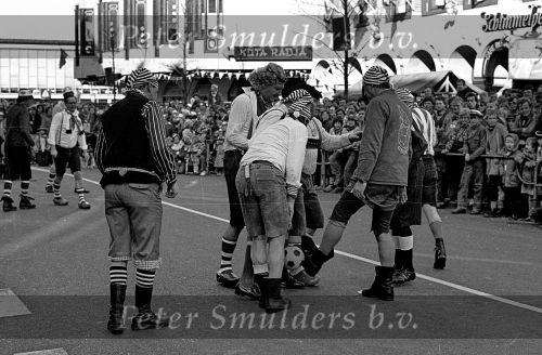 Eindhoven, 1986 Carnaval
Wedstrijd tussen de teams van PSV en EVV Eindhoven op het stationskwartier
