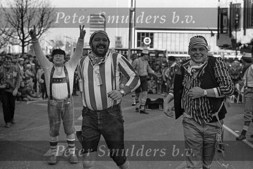 Eindhoven, 1986 Carnaval
Wedstrijd tussen de teams van PSV en EVV Eindhoven op het stationskwartier