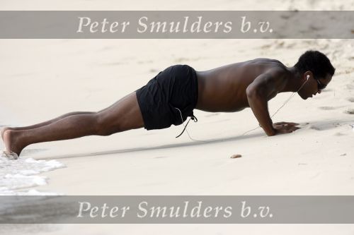 Curacao 6 januari 2006
Patrick Kluivert aan het trainen op het strand met een i pod op zijn hoofd.
Exclusive Foto\'s: Robert Maassen
