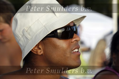 Curacao 7 januari 2006
Max Smulders en Patrick Kluivert met zonnebril en petje op vakantie .