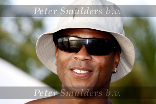 Curacao 7 januari 2006
Max Smulders en Patrick Kluivert met zonnebril en petje op vakantie .
Peter Smulders bv