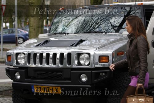 Den Bosch 19 januari 2007
Patrick Kluivert en Rossana Lima in Den Bosch aan het winkelen. Hummer en BMW 640