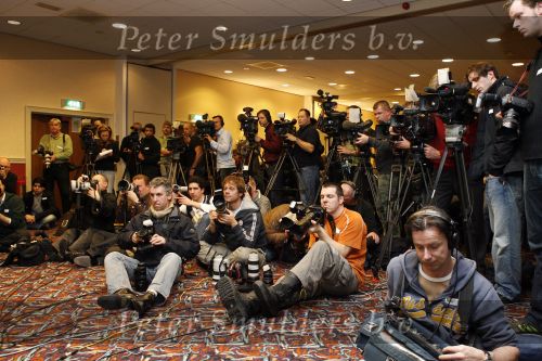 Amsterdam 19 februari 2007
Bram Moszkowicz geeft persconferentie in het Holiday inn waar hij oa vertelt dat hij stopt met de verdediging van Willem Holleeder. pers
Peter Smulders bv