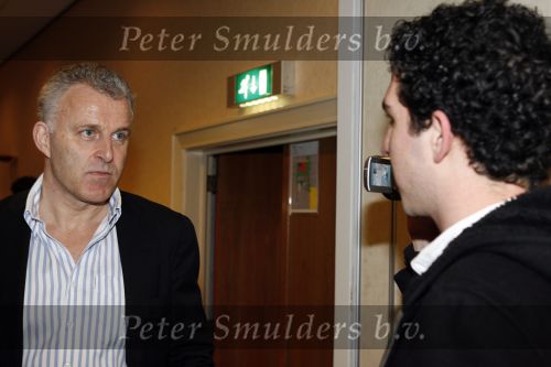 Amsterdam 19 februari 2007
Bram Moszkowicz geeft persconferentie in het Holiday inn waar hij oa vertelt dat hij stopt met de verdediging van Willem Holleeder.
Peter Smulders bv