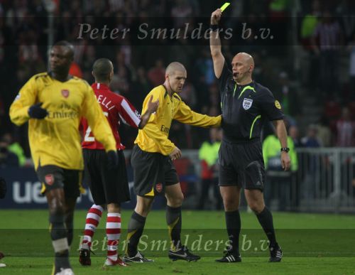 Eindhoven, 20 Februari 2007 Champions Leaguewedstrijd
PSV-FC Arsenal 1e ronde Eindstand 1-0 Seizoen 2006/2007
Philippe Senderos ontvangt een gele kaart