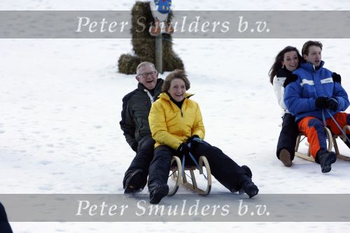 Bad Gastein 13 januari 2007
Pieter v Vollenhoven en Prinses Margriet op vakantie met Prins Maurits Prinses Marilene Prinses Anna Prins Lucas Prins Bernhard jr Prinses Annete Prinses Isablle Prins Sam Prins Pieter Christiaan Prinses Anita Prins Floris en Prinses Aimee vanwege hun 40 jarig huwelijk.