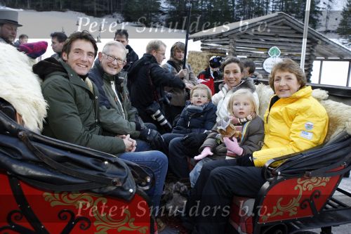 Bad Gastein 13 januari 2007
Pieter v Vollenhoven en Prinses Margriet op vakantie met Prins Maurits Prinses Marilene Prinses Anna Prins Lucas Prins Bernhard jr Prinses Annete Prinses Isablle Prins Sam Prins Pieter Christiaan Prinses Anita Prins Floris en Prinses Aimee vanwege hun 40 jarig huwelijk.