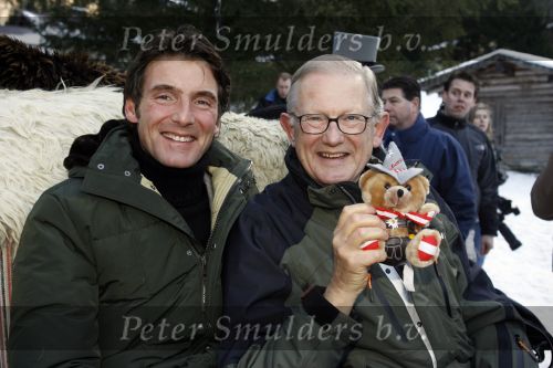 Bad Gastein 13 januari 2007
Pieter v Vollenhoven en Prinses Margriet op vakantie met Prins Maurits Prinses Marilene Prinses Anna Prins Lucas Prins Bernhard jr Prinses Annete Prinses Isablle Prins Sam Prins Pieter Christiaan Prinses Anita Prins Floris en Prinses Aimee vanwege hun 40 jarig huwelijk.
