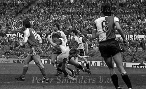 Rotterdam, 1985 Feyenoord-PSV
Pim doesburg in aktie verder op de foto Willy Janssen, Huub Stevens, willy v d Kuylen