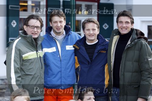 Bad Gastein 13 januari 2007
Pieter v Vollenhoven en Prinses Margriet op vakantie met Prins Maurits Prinses Marilene Prinses Anna Prins Lucas Prins Bernhard jr Prinses Annete Prinses Isablle Prins Sam Prins Pieter Christiaan Prinses Anita Prins Floris en Prinses Aimee vanwege hun 40 jarig huwelijk.