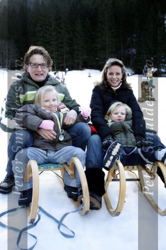 Bad Gastein 13 januari 2007
Pieter v Vollenhoven en Prinses Margriet op vakantie met Prins Maurits Prinses Marilene Prinses Anna Prins Lucas Prins Bernhard jr Prinses Annete Prinses Isablle Prins Sam Prins Pieter Christiaan Prinses Anita Prins Floris en Prinses Aimee vanwege hun 40 jarig huwelijk.
Peter Smulders bv