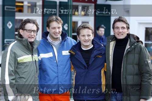 Bad Gastein 13 januari 2007
Pieter v Vollenhoven en Prinses Margriet op vakantie met Prins Maurits Prinses Marilene Prinses Anna Prins Lucas Prins Bernhard jr Prinses Annete Prinses Isablle Prins Sam Prins Pieter Christiaan Prinses Anita Prins Floris en Prinses Aimee vanwege hun 40 jarig huwelijk.