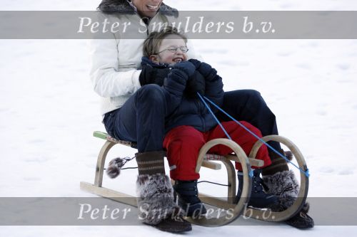 Bad Gastein 13 januari 2007
Pieter v Vollenhoven en Prinses Margriet op vakantie met Prins Maurits Prinses Marilene Prinses Anna Prins Lucas Prins Bernhard jr Prinses Annete Prinses Isablle Prins Sam Prins Pieter Christiaan Prinses Anita Prins Floris en Prinses Aimee vanwege hun 40 jarig huwelijk.