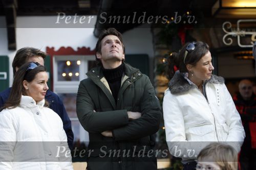 Bad Gastein 13 januari 2007
Pieter v Vollenhoven en Prinses Margriet op vakantie met Prins Maurits Prinses Marilene Prinses Anna Prins Lucas Prins Bernhard jr Prinses Annete Prinses Isablle Prins Sam Prins Pieter Christiaan Prinses Anita Prins Floris en Prinses Aimee vanwege hun 40 jarig huwelijk.