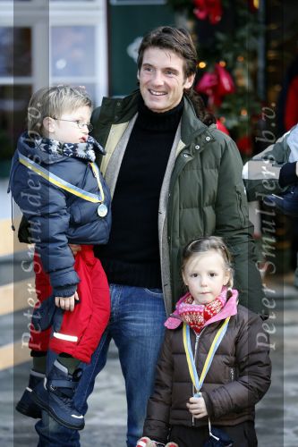 Bad Gastein 13 januari 2007
Pieter v Vollenhoven en Prinses Margriet op vakantie met Prins Maurits Prinses Marilene Prinses Anna Prins Lucas Prins Bernhard jr Prinses Annete Prinses Isablle Prins Sam Prins Pieter Christiaan Prinses Anita Prins Floris en Prinses Aimee vanwege hun 40 jarig huwelijk.