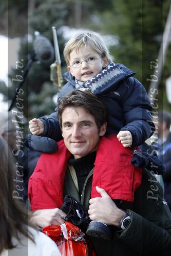 Bad Gastein 13 januari 2007
Pieter v Vollenhoven en Prinses Margriet op vakantie met Prins Maurits Prinses Marilene Prinses Anna Prins Lucas Prins Bernhard jr Prinses Annete Prinses Isablle Prins Sam Prins Pieter Christiaan Prinses Anita Prins Floris en Prinses Aimee vanwege hun 40 jarig huwelijk.