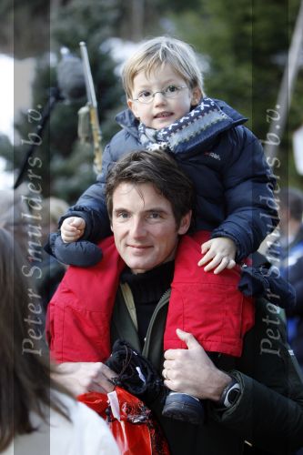 Bad Gastein 13 januari 2007
Pieter v Vollenhoven en Prinses Margriet op vakantie met Prins Maurits Prinses Marilene Prinses Anna Prins Lucas Prins Bernhard jr Prinses Annete Prinses Isablle Prins Sam Prins Pieter Christiaan Prinses Anita Prins Floris en Prinses Aimee vanwege hun 40 jarig huwelijk.