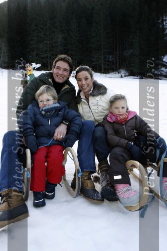 Bad Gastein 13 januari 2007
Pieter v Vollenhoven en Prinses Margriet op vakantie met Prins Maurits Prinses Marilene Prinses Anna Prins Lucas Prins Bernhard jr Prinses Annete Prinses Isablle Prins Sam Prins Pieter Christiaan Prinses Anita Prins Floris en Prinses Aimee vanwege hun 40 jarig huwelijk.