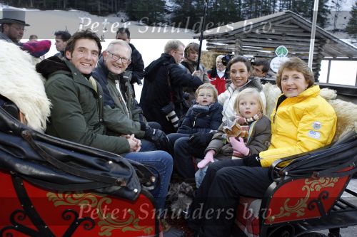 Bad Gastein 13 januari 2007
Pieter v Vollenhoven en Prinses Margriet op vakantie met Prins Maurits Prinses Marilene Prinses Anna Prins Lucas Prins Bernhard jr Prinses Annete Prinses Isablle Prins Sam Prins Pieter Christiaan Prinses Anita Prins Floris en Prinses Aimee vanwege hun 40 jarig huwelijk.