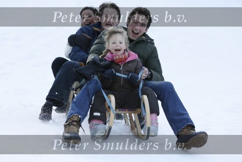 Bad Gastein 13 januari 2007
Pieter v Vollenhoven en Prinses Margriet op vakantie met Prins Maurits Prinses Marilene Prinses Anna Prins Lucas Prins Bernhard jr Prinses Annete Prinses Isablle Prins Sam Prins Pieter Christiaan Prinses Anita Prins Floris en Prinses Aimee vanwege hun 40 jarig huwelijk.