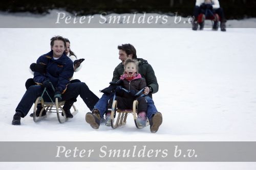 Bad Gastein 13 januari 2007
Pieter v Vollenhoven en Prinses Margriet op vakantie met Prins Maurits Prinses Marilene Prinses Anna Prins Lucas Prins Bernhard jr Prinses Annete Prinses Isablle Prins Sam Prins Pieter Christiaan Prinses Anita Prins Floris en Prinses Aimee vanwege hun 40 jarig huwelijk.