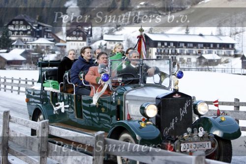 Bad Gastein 13 januari 2007
Pieter v Vollenhoven en Prinses Margriet op vakantie met Prins Maurits Prinses Marilene Prinses Anna Prins Lucas Prins Bernhard jr Prinses Annete Prinses Isablle Prins Sam Prins Pieter Christiaan Prinses Anita Prins Floris en Prinses Aimee vanwege hun 40 jarig huwelijk.