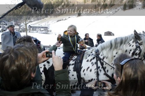 Bad Gastein 13 januari 2007
Pieter v Vollenhoven en Prinses Margriet op vakantie met Prins Maurits Prinses Marilene Prinses Anna Prins Lucas Prins Bernhard jr Prinses Annete Prinses Isablle Prins Sam Prins Pieter Christiaan Prinses Anita Prins Floris en Prinses Aimee vanwege hun 40 jarig huwelijk.