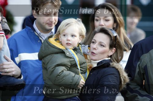 Bad Gastein 13 januari 2007
Pieter v Vollenhoven en Prinses Margriet op vakantie met Prins Maurits Prinses Marilene Prinses Anna Prins Lucas Prins Bernhard jr Prinses Annete Prinses Isablle Prins Sam Prins Pieter Christiaan Prinses Anita Prins Floris en Prinses Aimee vanwege hun 40 jarig huwelijk.