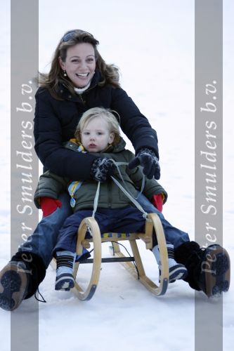 Bad Gastein 13 januari 2007
Pieter v Vollenhoven en Prinses Margriet op vakantie met Prins Maurits Prinses Marilene Prinses Anna Prins Lucas Prins Bernhard jr Prinses Annete Prinses Isablle Prins Sam Prins Pieter Christiaan Prinses Anita Prins Floris en Prinses Aimee vanwege hun 40 jarig huwelijk.