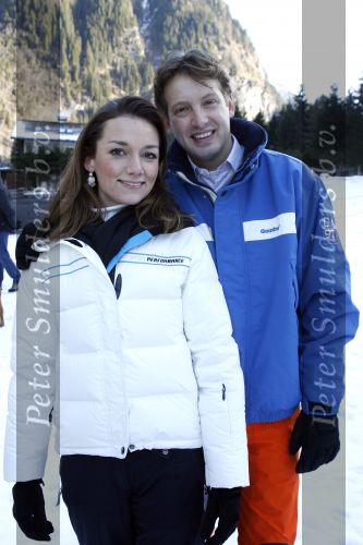 Bad Gastein 13 januari 2007
Pieter v Vollenhoven en Prinses Margriet op vakantie met Prins Maurits Prinses Marilene Prinses Anna Prins Lucas Prins Bernhard jr Prinses Annete Prinses Isablle Prins Sam Prins Pieter Christiaan Prinses Anita Prins Floris en Prinses Aimee vanwege hun 40 jarig huwelijk.