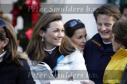Bad Gastein 13 januari 2007
Pieter v Vollenhoven en Prinses Margriet op vakantie met Prins Maurits Prinses Marilene Prinses Anna Prins Lucas Prins Bernhard jr Prinses Annete Prinses Isablle Prins Sam Prins Pieter Christiaan Prinses Anita Prins Floris en Prinses Aimee vanwege hun 40 jarig huwelijk.
