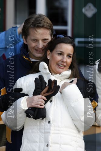 Bad Gastein 13 januari 2007
Pieter v Vollenhoven en Prinses Margriet op vakantie met Prins Maurits Prinses Marilene Prinses Anna Prins Lucas Prins Bernhard jr Prinses Annete Prinses Isablle Prins Sam Prins Pieter Christiaan Prinses Anita Prins Floris en Prinses Aimee vanwege hun 40 jarig huwelijk.
