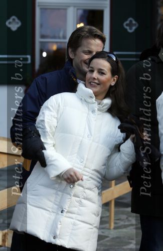 Bad Gastein 13 januari 2007
Pieter v Vollenhoven en Prinses Margriet op vakantie met Prins Maurits Prinses Marilene Prinses Anna Prins Lucas Prins Bernhard jr Prinses Annete Prinses Isablle Prins Sam Prins Pieter Christiaan Prinses Anita Prins Floris en Prinses Aimee vanwege hun 40 jarig huwelijk.