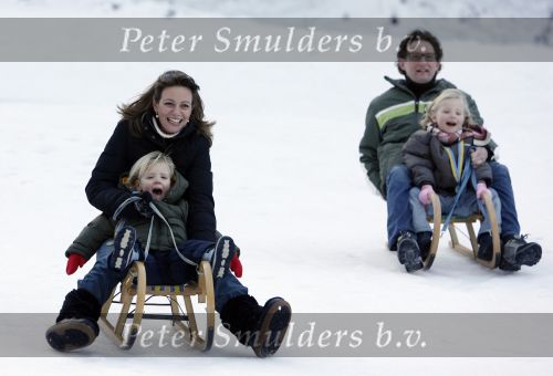 Bad Gastein 13 januari 2007
Pieter v Vollenhoven en Prinses Margriet op vakantie met Prins Maurits Prinses Marilene Prinses Anna Prins Lucas Prins Bernhard jr Prinses Annete Prinses Isablle Prins Sam Prins Pieter Christiaan Prinses Anita Prins Floris en Prinses Aimee vanwege hun 40 jarig huwelijk.