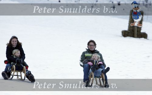 Bad Gastein 13 januari 2007
Pieter v Vollenhoven en Prinses Margriet op vakantie met Prins Maurits Prinses Marilene Prinses Anna Prins Lucas Prins Bernhard jr Prinses Annete Prinses Isablle Prins Sam Prins Pieter Christiaan Prinses Anita Prins Floris en Prinses Aimee vanwege hun 40 jarig huwelijk.