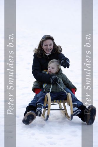 Bad Gastein 13 januari 2007
Pieter v Vollenhoven en Prinses Margriet op vakantie met Prins Maurits Prinses Marilene Prinses Anna Prins Lucas Prins Bernhard jr Prinses Annete Prinses Isablle Prins Sam Prins Pieter Christiaan Prinses Anita Prins Floris en Prinses Aimee vanwege hun 40 jarig huwelijk.