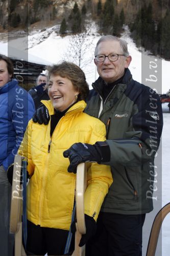 Bad Gastein 13 januari 2007
Pieter v Vollenhoven en Prinses Margriet op vakantie met Prins Maurits Prinses Marilene Prinses Anna Prins Lucas Prins Bernhard jr Prinses Annete Prinses Isablle Prins Sam Prins Pieter Christiaan Prinses Anita Prins Floris en Prinses Aimee vanwege hun 40 jarig huwelijk.